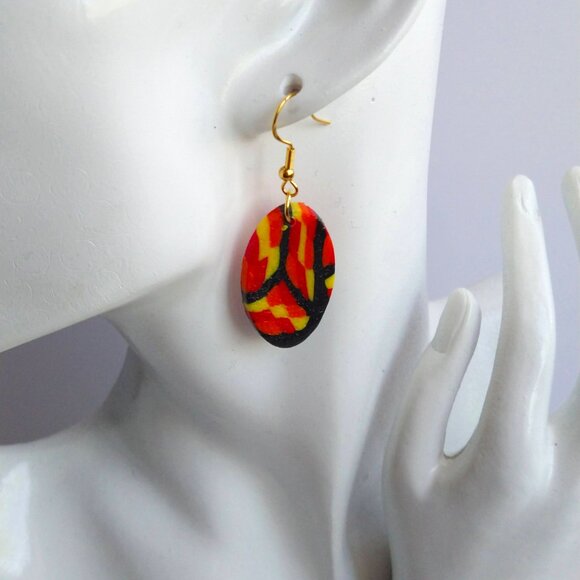 Handmade black, yellow, red and orange polymer clay earrings. Boucles d'oreilles - Picture 5 of 6